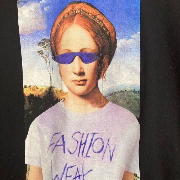 Bershka Renaissance Graphic Modern T very cool “ Fashion Weak” - Picture 2 of 4